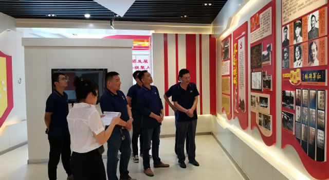 為慶祝建黨99周年, 九綿高速JL8總監(jiān)辦根據(jù)二公司安排深入開展“七一”系列活動(dòng)，通過開展一次黨課、參觀黨員活動(dòng)中心，用實(shí)際行動(dòng)紀(jì)念慶祝建黨99周年